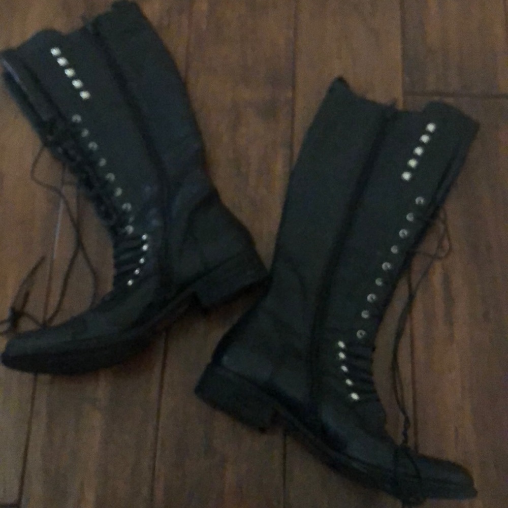 BEAUTIFUL CHARLES DAVID BOOTS. perfect condition